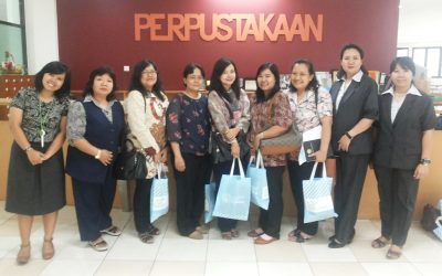 STUDI BANDING KE PERPUSTAKAAN UNIVERSITAS KRISTEN MARANATHA BANDUNG