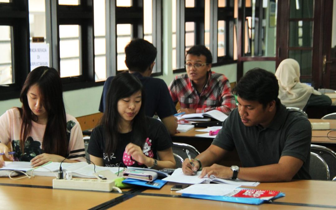 DAFTAR MAHASISWA YANG TERLAMBAT MENGEMBALIKAN BUKU s.d DES 2016